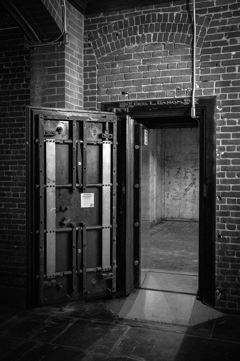 Tiny Fiction, The Vault